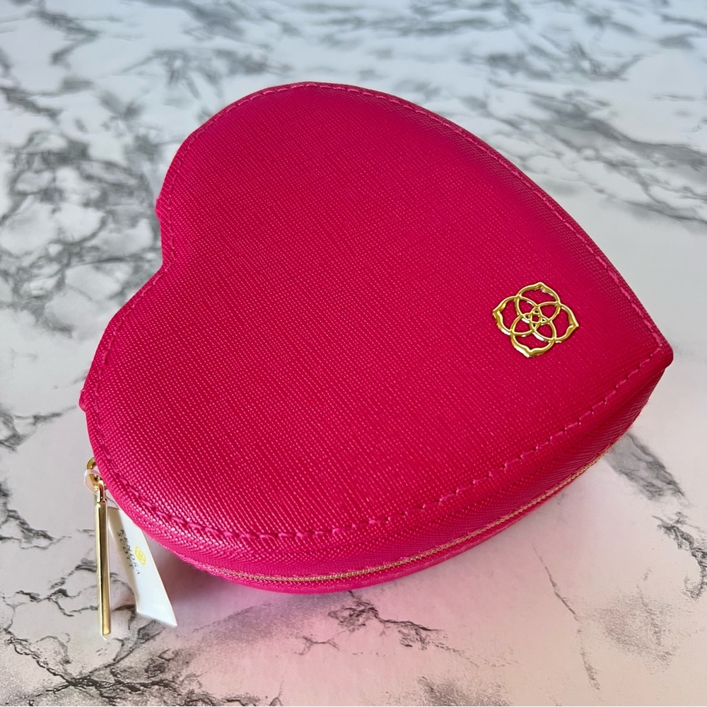 Kendra Scott Heart Jewelry Case in Hot Pink - Picture 3 of 12